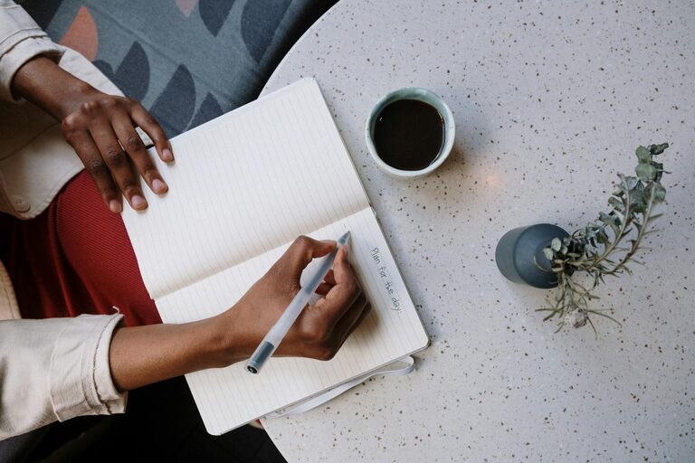 How to Journal for Clarity and Focus: A Simple Guide
